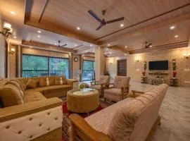 Staycation 2 Bedroom Premium House Kasauli by Splendid Retreat Hotels - Family Groups & Couples - Forest Treks - Living Room - Balcony - River View - Parking