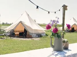 Smuk Bell Tent Glamping aan het water in Friesland