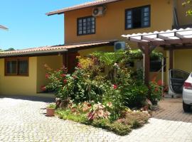 Casas na Praia de Bombas - Bombinhas, hotel in Bombinhas