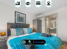 Duplex 2BR Flat with Parking Near Excellent Transport Links By Stay Aura Short Term Lets Brentford