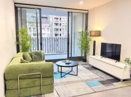 Greenhouse Haven 1BR Pool Gym Parking Playground
