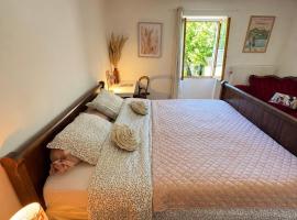 CHEZ LOU Grand espace cosy dans maison privée, hotel i Bucey-lès-Gy