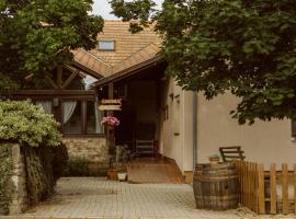 Borostyánkert Étterem & Vendégház, hotel di Sitke