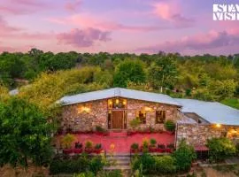 StayVista at Mulberry Tree House with Lawn, BBQ