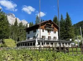 Chalet Cortina for families & friends