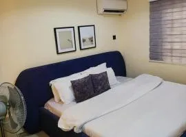 De' Mayors Court Suites&Bar