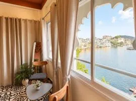 Raahgir LakeView Hostel