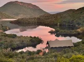 Tula Retreat - Secluded Karoo Escape - Hot Tub - Private Boat Arrival