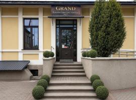 GRAND Restaurant&Hotel، فندق في داوُجافبيلسْ