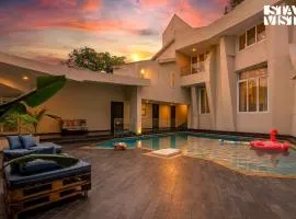 StayVista at Bayside Oasis with Outdoor Pool, WiFi