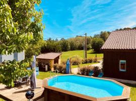 3-Star Tourism Rated Holiday 1 Bedroom Home with Aircon and Private Pool - 40 Mins from Bergerac, ξενοδοχείο σε Capdrot