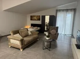 Modern & ground-level apartment