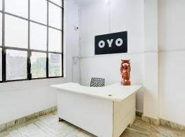 Hotel O Star Hotel, khách sạn ở Naugaon Sādāt