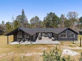 Frederiksværk में, होटल Eight-Bedroom Holiday Home Frederiksværk With A Room Hot Tub 05