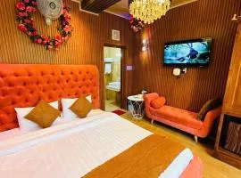 UpTree Hotel