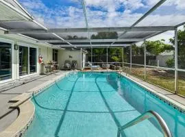 Happy Hideaway, private pool & patio, North Port!