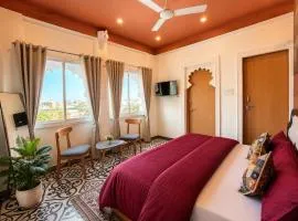 Raahgir LakeView Hostel