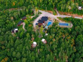Bel Air Tremblant Hotel - Dômes & Chalets, hotel en Mont-Tremblant