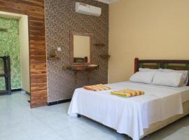 Sunrise Lodge and Lounge Hotel, ξενοδοχείο σε Panji