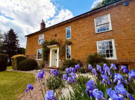 Luxury Country Cottage with Aga, Garden & Woodburning Stove, hotel v destinaci Badby