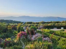 Villa Amfiario - Luxury & Breathtaking views under the Attica Sun!