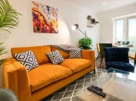 Spacious 2 Bedroom Balcony Flat with Parking and Fast WiFi