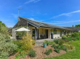 Eco 2-Bed Bungalow with Biodiverse Garden & Solar