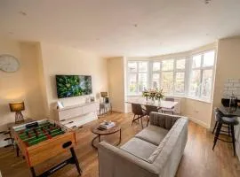 The Mayfield Suite -Modern Two Bed Apartment