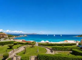 Sea View Three-Bedroom House 50m from the Beach