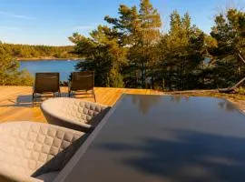 Modern Scandinavian cabin by the sea, calm, private setting, 50m to ocean