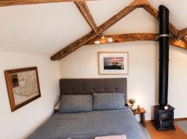 The Hay Loft- new ensuite bathroom & kitchenette for 2026, hotell i Tolland