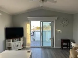 Lakefront Paradise, Fort Myers Beach, Sanibel, Pickleball, 2 Pools, Fitness Center, & More!