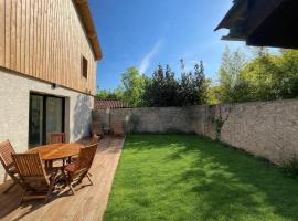 Au Petit Chalet, khách sạn ở Crolles