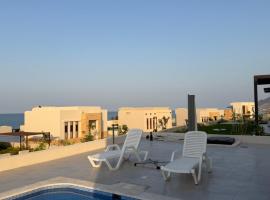 Beach front 414 villa private pool, Hotel in Maskat