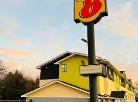 Super 8 by Wyndham West Broad St Richmond