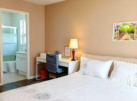 Cozy Home Vancouver 10 Minutes To Downtown BC Place, hotelli Vancouverissa