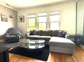 Prime location - Cozy 3bd near downtown! Free parking & fast WiFi!