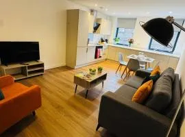 Well-Located 2-Bed Flat, Old Town