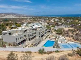 Modern 4BR Villa with Rooftop & Pickleball