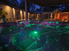 Woodland Wellness Resort, отель в городе Эрмело
