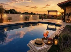 La Carrera, villa moderna con piscina privada en Mogro Cantabria