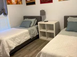 Cozy Room w 2 Twin Beds Shared Bath Park