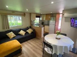 Mobile-home entièrement équipé, rivière en contrebas
