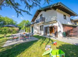 Cedar House Villa Few Minutes From Lake - Happy Rentals, готель у місті Анджера