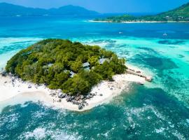 Enchanted Island Resort, hotel u gradu Victoria