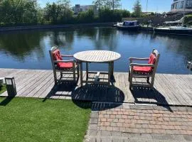 Lemmer House - Luxe familiehuis aan het water