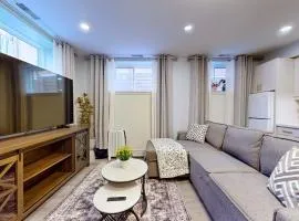 New & Modern Basement Suite - St Clair Hotel