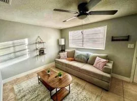Bohemian 1 Bedroom minutes from Bush Gardens