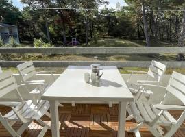 1 Bedroom Amazing Apartment In Nexø, hotel en Neksø