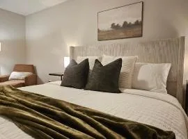 Golf-Side Retreat Calm Central Stylish